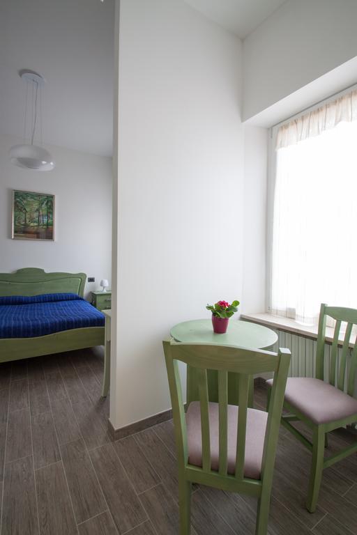 Palazzo Di Primavera Guest House Caprino Veronese Room photo